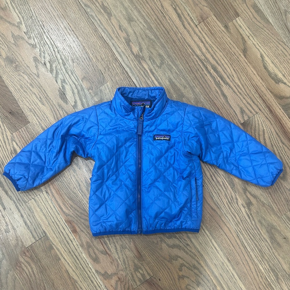 Patagonia puffer size 12-18mo